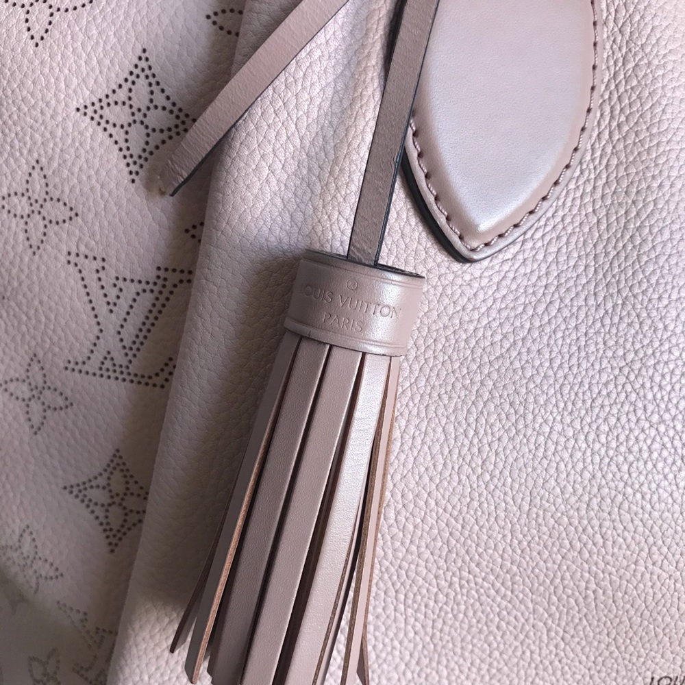 ❌SOLD❌ 2018 Louis Vuitton Mahina Haumea Leather Bag - Picture 10 of 15